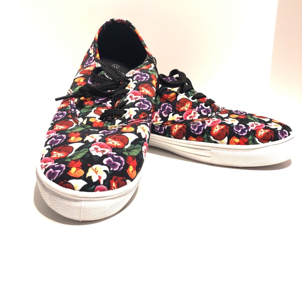 Disney Alice In Wonderland Floral Sneakers SZ 11